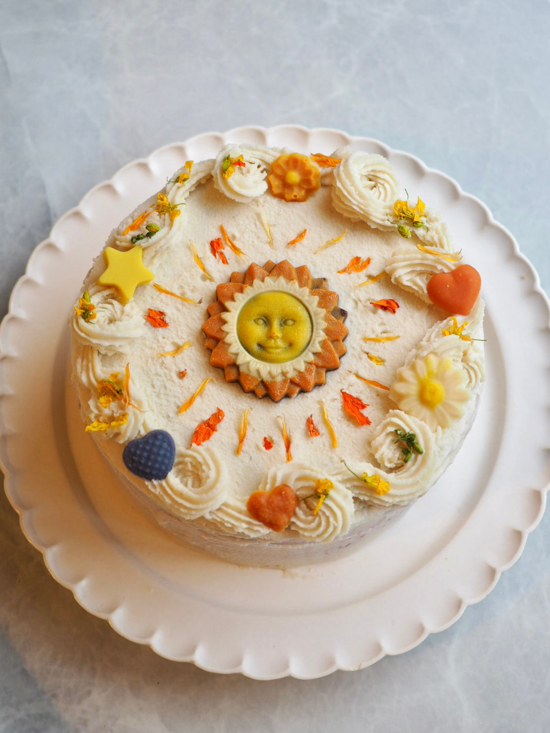 いちご、ラズベリー&アールグレイショコラのケーキ(太陽)