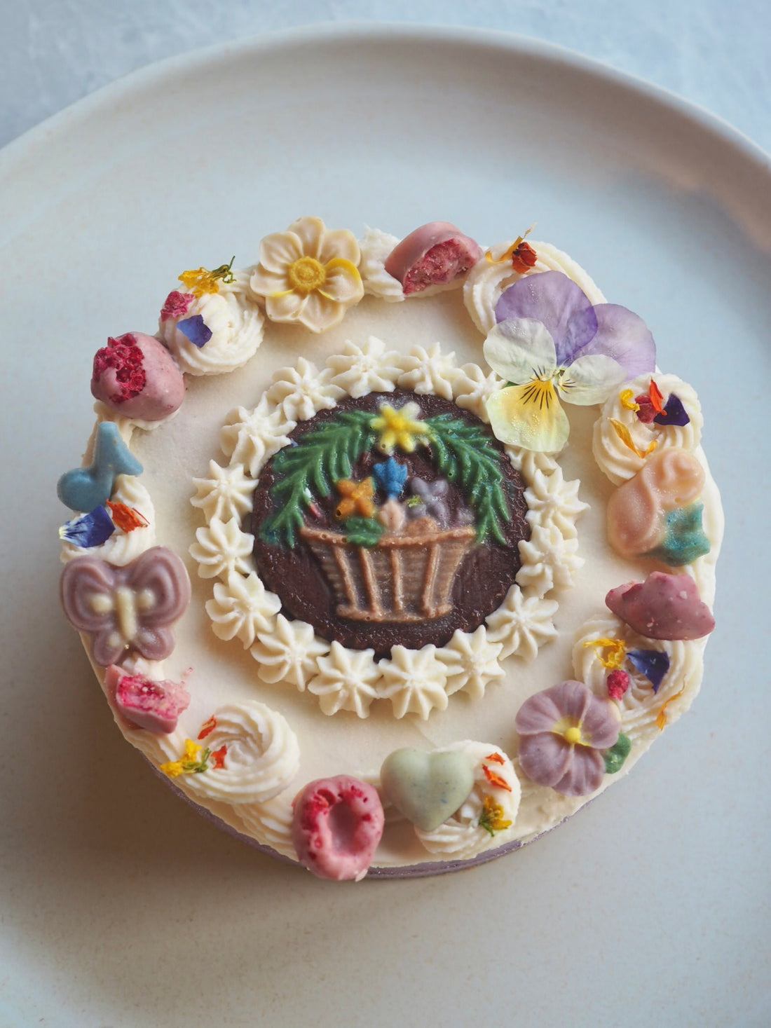 ミックスベリーヨーグルトのケーキ（Flower Buscket)