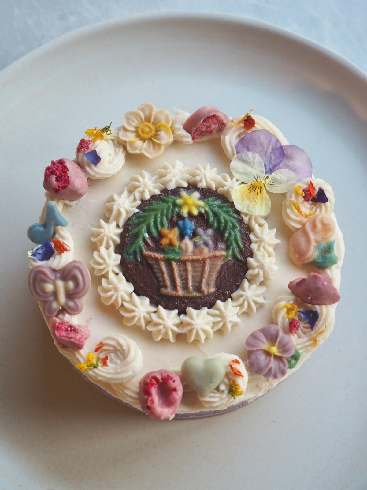 ミックスベリーヨーグルトのケーキ（Flower Buscket)