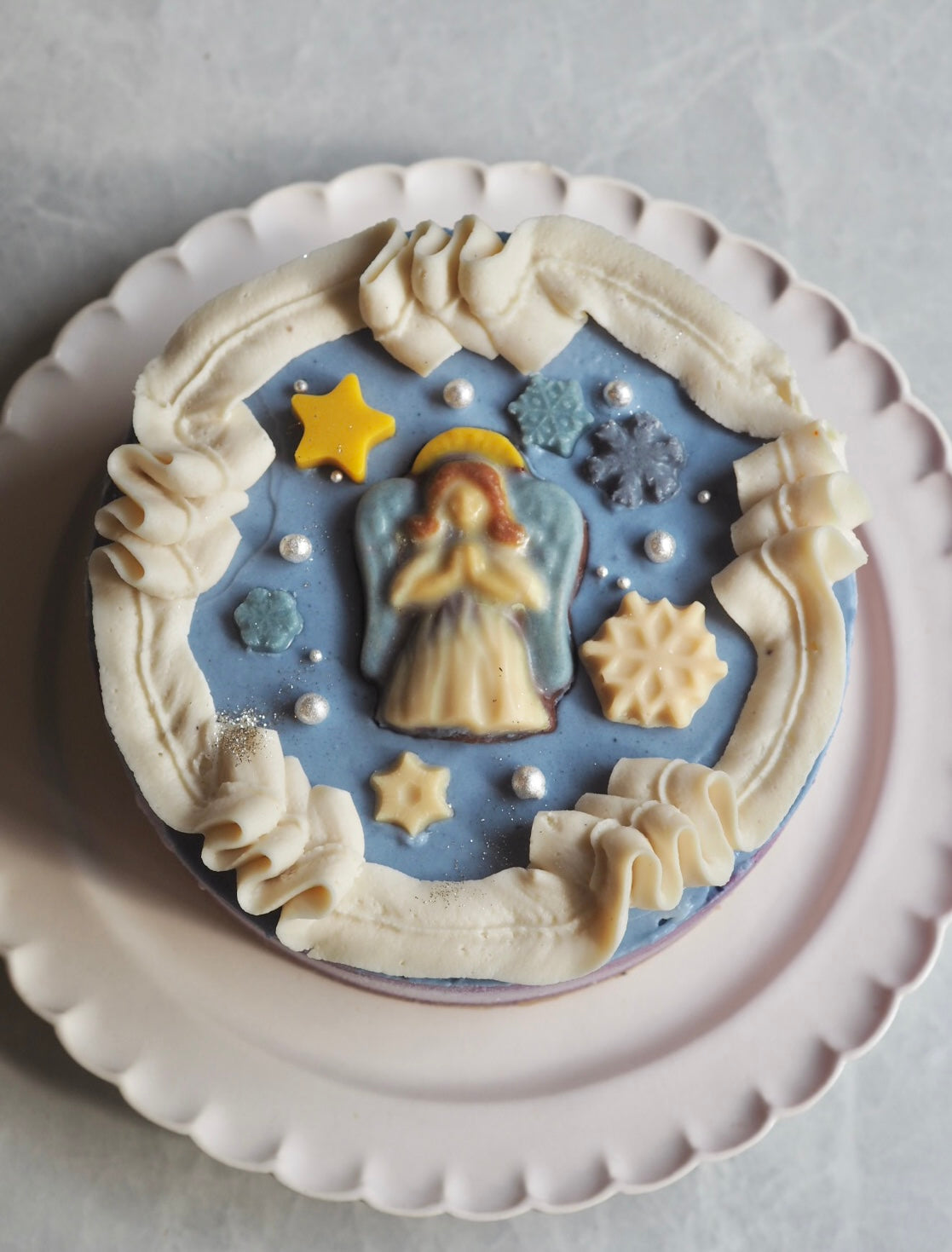 ミックスベリーヨーグルトのクリスマスケーキ（天使）